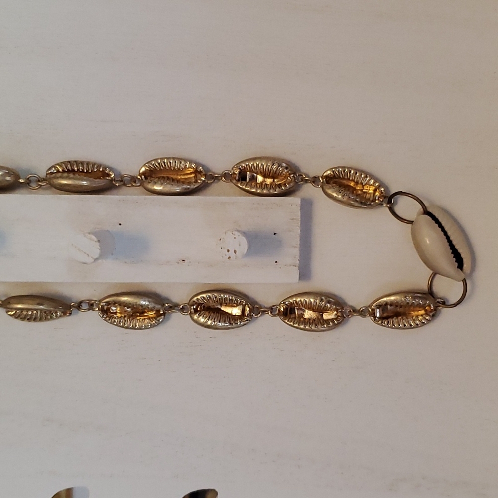 Fun metal seashell necklace